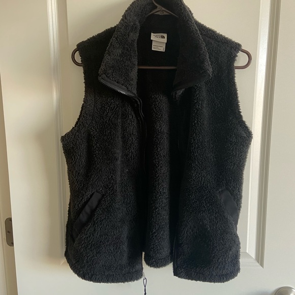 North Face Furry Fleece Vest- Black- size M (EUC) - Picture 3 of 8